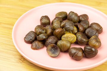 The boiled chestnuts on the plate