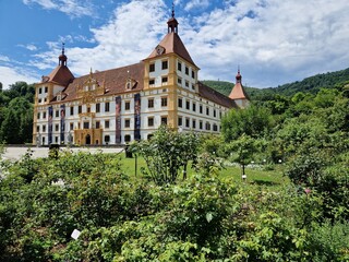 Schloss Eggenberg im Gr&uuml;nen