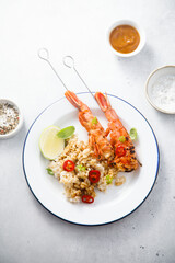 Shrimp skewers with rice and lime