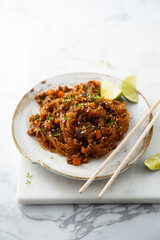 Noodles with vegetables and lime
