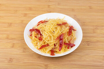 Stir-fried spicy and sour shredded potatoes
