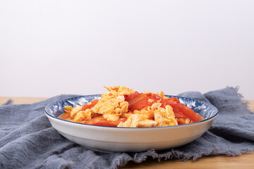The scrambled eggs with tomatoes on the plate
