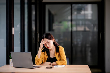 Angry young woman arguing with businessman in casual meeting at café, frustrated over contract, debt, or financial problem indoors.
