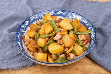 Braised pork with green beans and potatoes