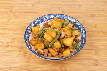 Braised pork with green beans and potatoes