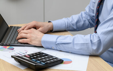 Office worker entering company data into accounting software, ksef