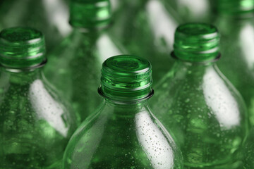 Obraz premium Green plastic bottles with condensation droplets