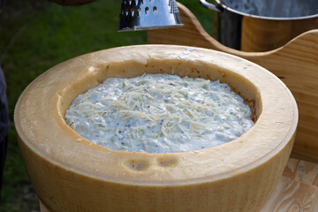 Meule de fromage garnis
