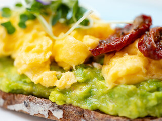 Open sandwich with avocado and egg