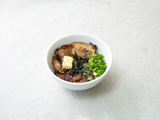 Meat rice bowl with vegetables