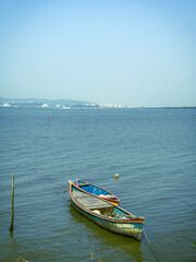 Naklejka premium boat on the sea