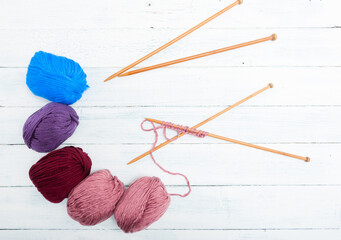 bamboo knitting pins and balls of wools