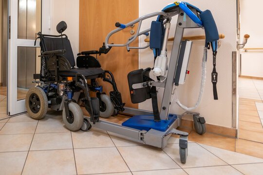 modern rehabilitation walking machine with padded support, foot platforms, Medical lift for immobile person standing alone by wall, aging, disability, nursing home, healthcare equipment, senior care