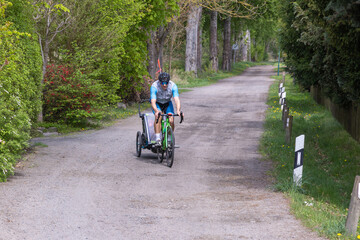 Radsport mit Kind im Anhänger