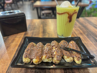 Sweet Fried Bananas with Chocolate and Creamy Mango Smoothie