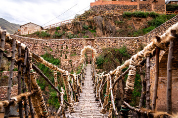 Die letzte Inka-Seilbrücke Q'eswachaka aus der Frontalperspektive