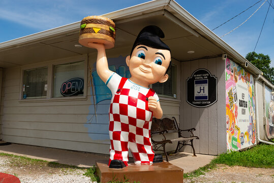 Bob's Big Boy statue