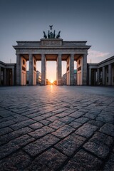 Obraz premium Sunrise through Brandenburg Gate