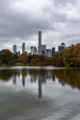 Fototapeta premium Manhattan skyscrapers reflected in Central Park lake 