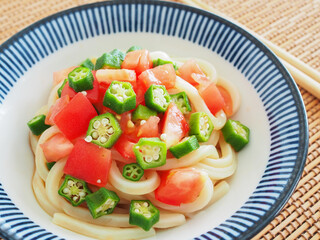 トマトとオクラの冷やしうどん