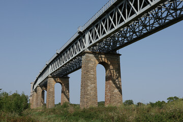 Le plus long pont ferroviaire de France traversant la Dordogne à Cubzac-Les-Ponts