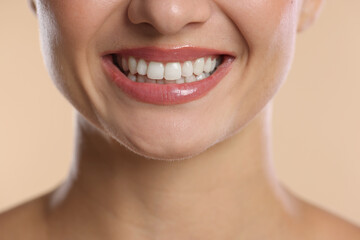 Fototapeta premium Woman with beautiful healthy teeth on beige background, closeup