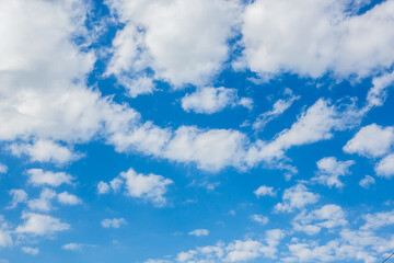 Obraz premium Beautiful blue sky with clouds