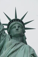 t&ecirc;te et partie haute de la statue de la libert&eacute; &agrave; New York