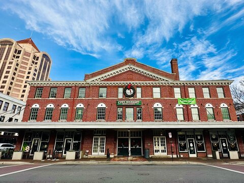 Roanoke, Virginia, US-December 25, 2024: Historic Roanoke City Market, one of the oldest public markets in the United States. It&rsquo;s in southwest Virginia, located in the Blue Ridge Mountains