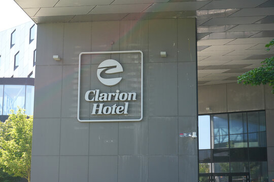 Vor dem Clarion Hotel in Stavanger in Norwegen