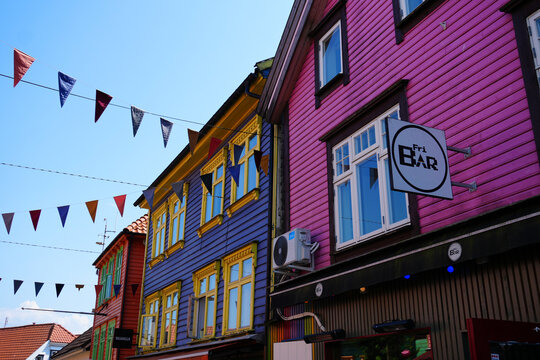 Die bunten Holzh&auml;user in Stavanger in Norwegen 