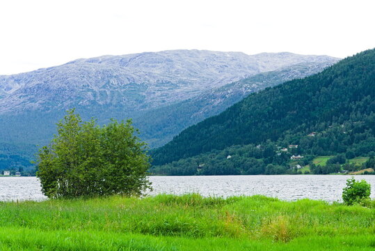 malerische Naturidylle Oppheimsvatnet mit See in Norwegen