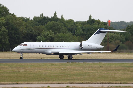 N88ST, Bombardier BD-700-1A10 Global 6000, departing London Stansted Airport, Essex, UK on 27th August 2025