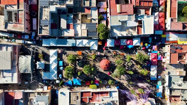 Vista a&eacute;rea de mercado en ciudad