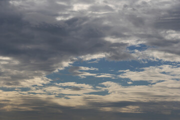 Obraz premium Dramatic Cloudy Sky with Hints of Blue and Soft Textures, Capturing the Beauty of Nature's Canvas in Varied Shades and Patterns for Atmospheric Backgrounds