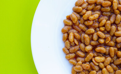 Baked beans in tomato sauce