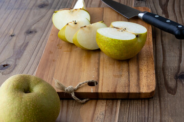 梨とナイフとまな板