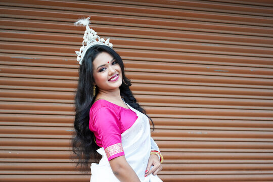 Beautiful smiling Indian bengali bride dressed in Hindu traditional wedding clothes Saree. Indian, Bengali or Kolkata wedding ritual Briddhi look concepts. close up face.