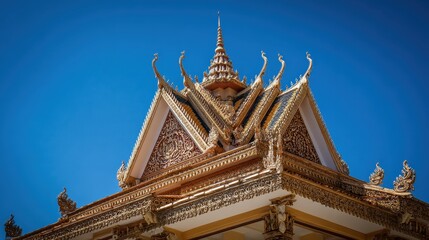 Fototapeta premium A very ornate building with a blue sky in the background