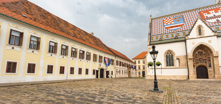 Fototapeta Government buildings next to St. Mark's Church in the historic center of Zagreb, Croatia.