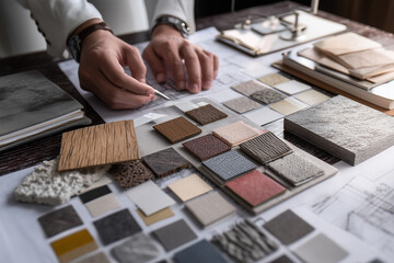 Fototapeta premium Projektant wnętrz tworzący moodboard – dobór materiałów i faktur jako wizualizacja koncepcji przestrzeni dla klienta.