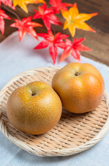 秋の味覚、かごに盛られた豊水梨（日本梨）