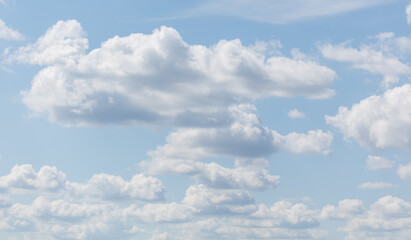 Obraz premium A blue sky with many clouds