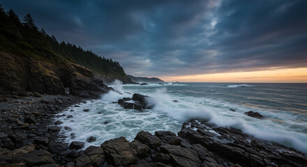 Obraz premium Dramatic waves crash against rugged coastline cliffs under a stormy sky at sunset