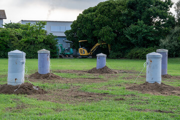 打ち上げ花火の筒　準備　花火大会　花火師
