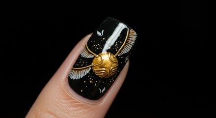 Naklejka premium Golden Snitch Nail Art A Magical Touch for Fantasy Lovers