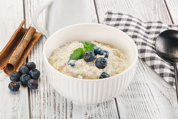 Oats porridge with blueberry