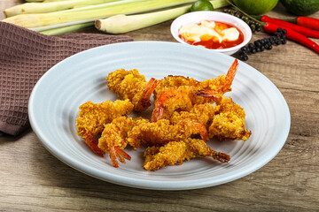 Golden deep prawn tempura wuth sauce