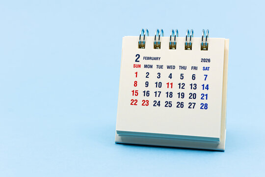 2026年2月カレンダー　日本の2月卓上カレンダー　祝日祭日休日連休　水色背景