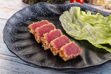 Tuna tataki roasted and raw